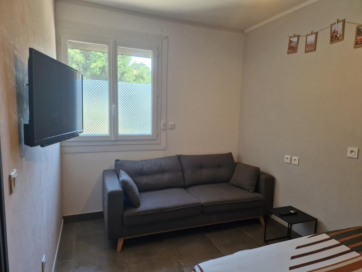 Appartement Independant Dans Maison Avec Jardinet, Au Calme Sérézin-du-Rhône Exterior foto
